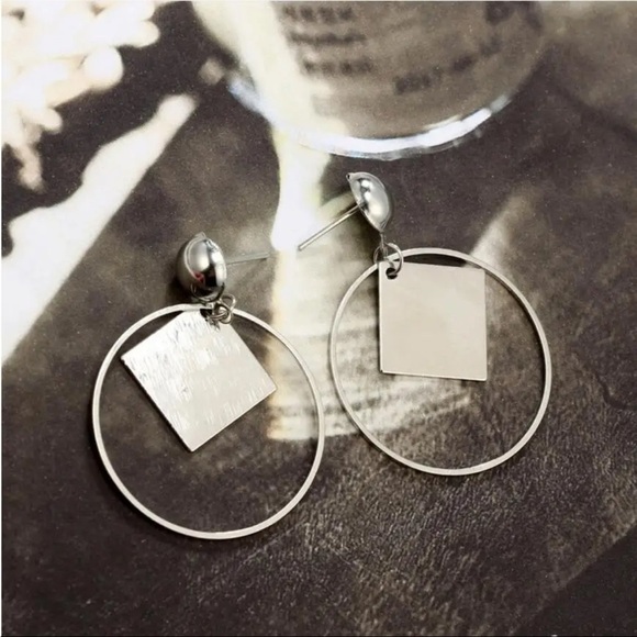 ⭐️ New Boho Geometric Dangle Earrings - Picture 4 of 9